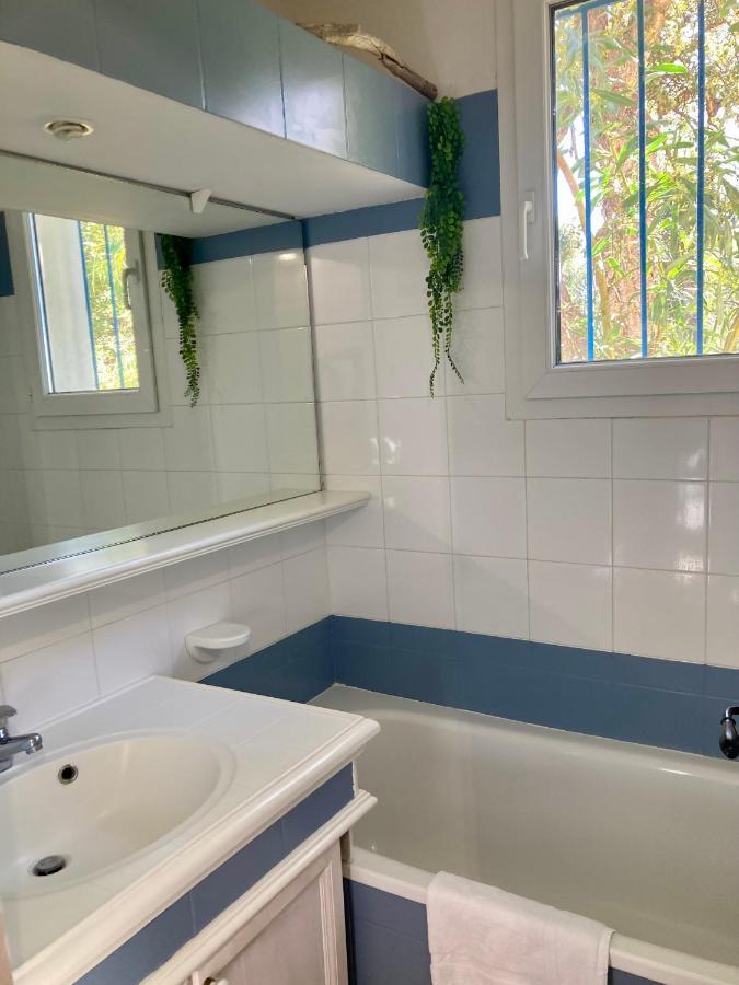 LES RESTANQUES vue mer et jardin accès piscine Grimaud Esterno foto