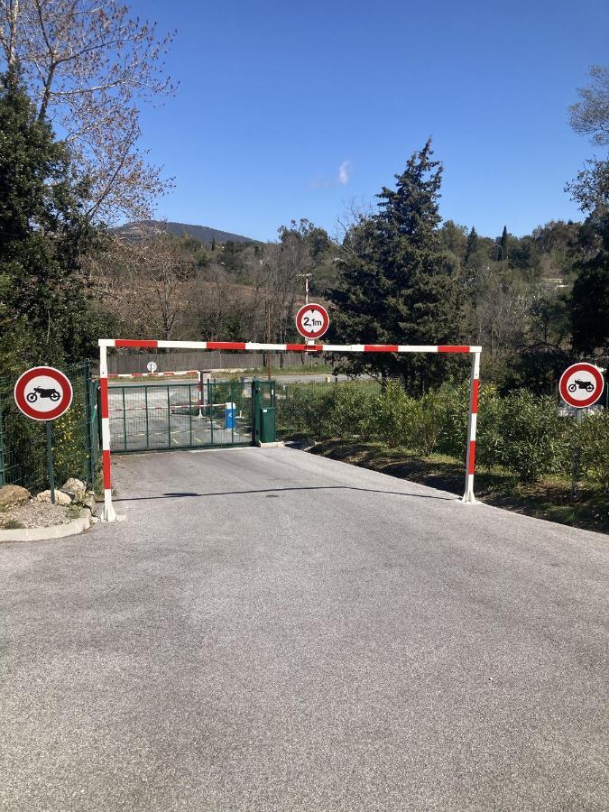 LES RESTANQUES vue mer et jardin accès piscine Grimaud Esterno foto
