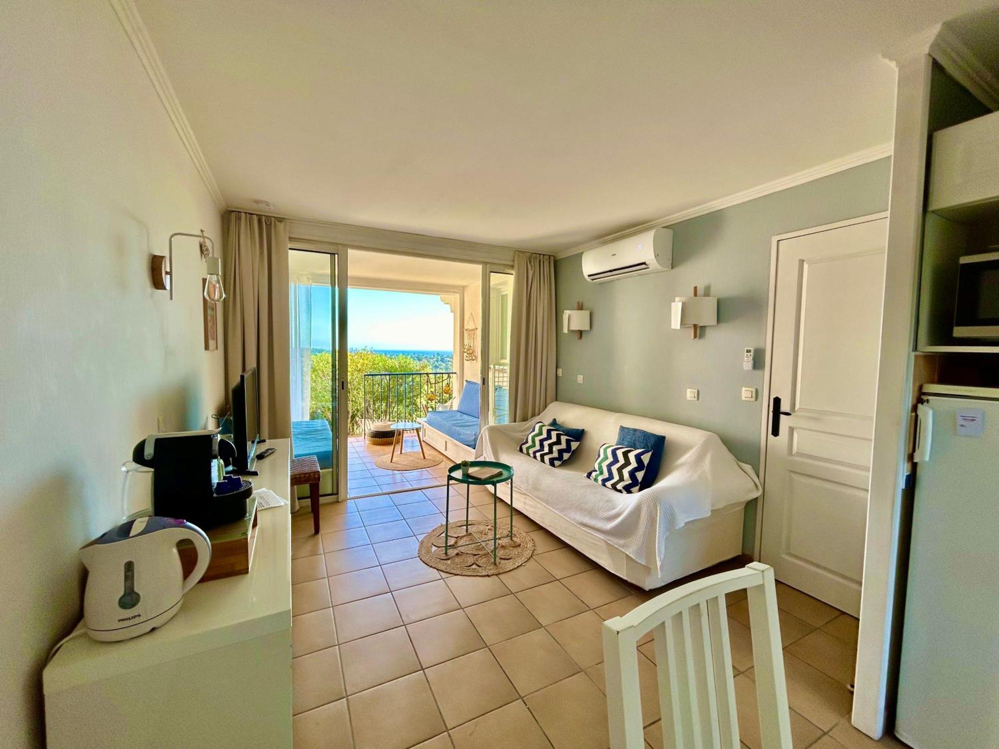 LES RESTANQUES vue mer et jardin accès piscine Grimaud Esterno foto