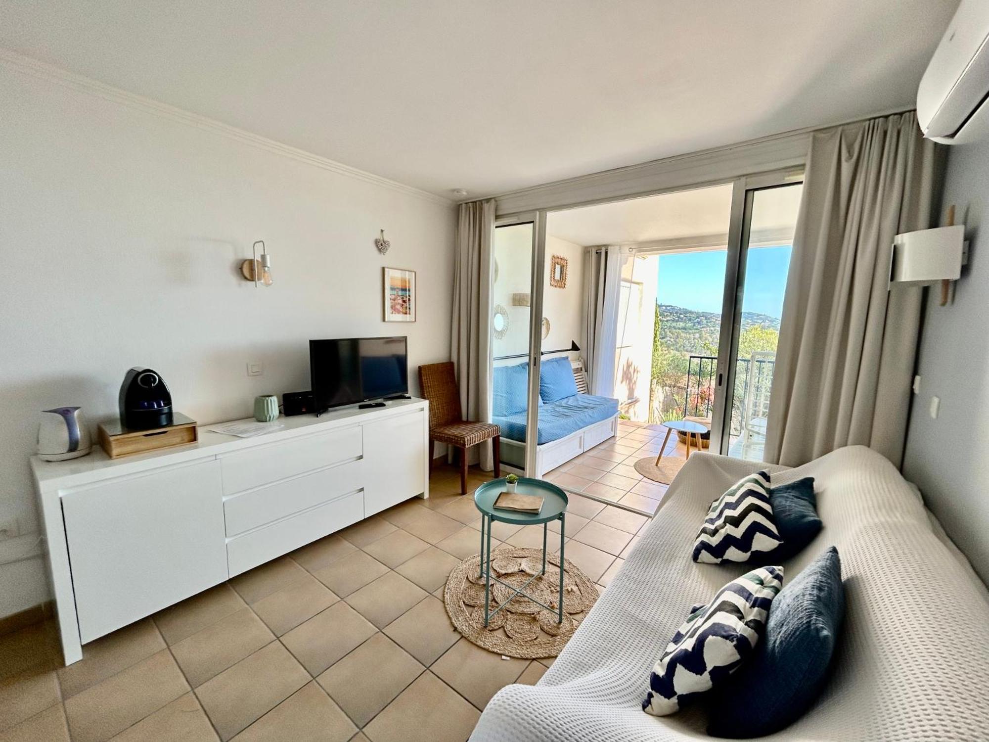 LES RESTANQUES vue mer et jardin accès piscine Grimaud Esterno foto
