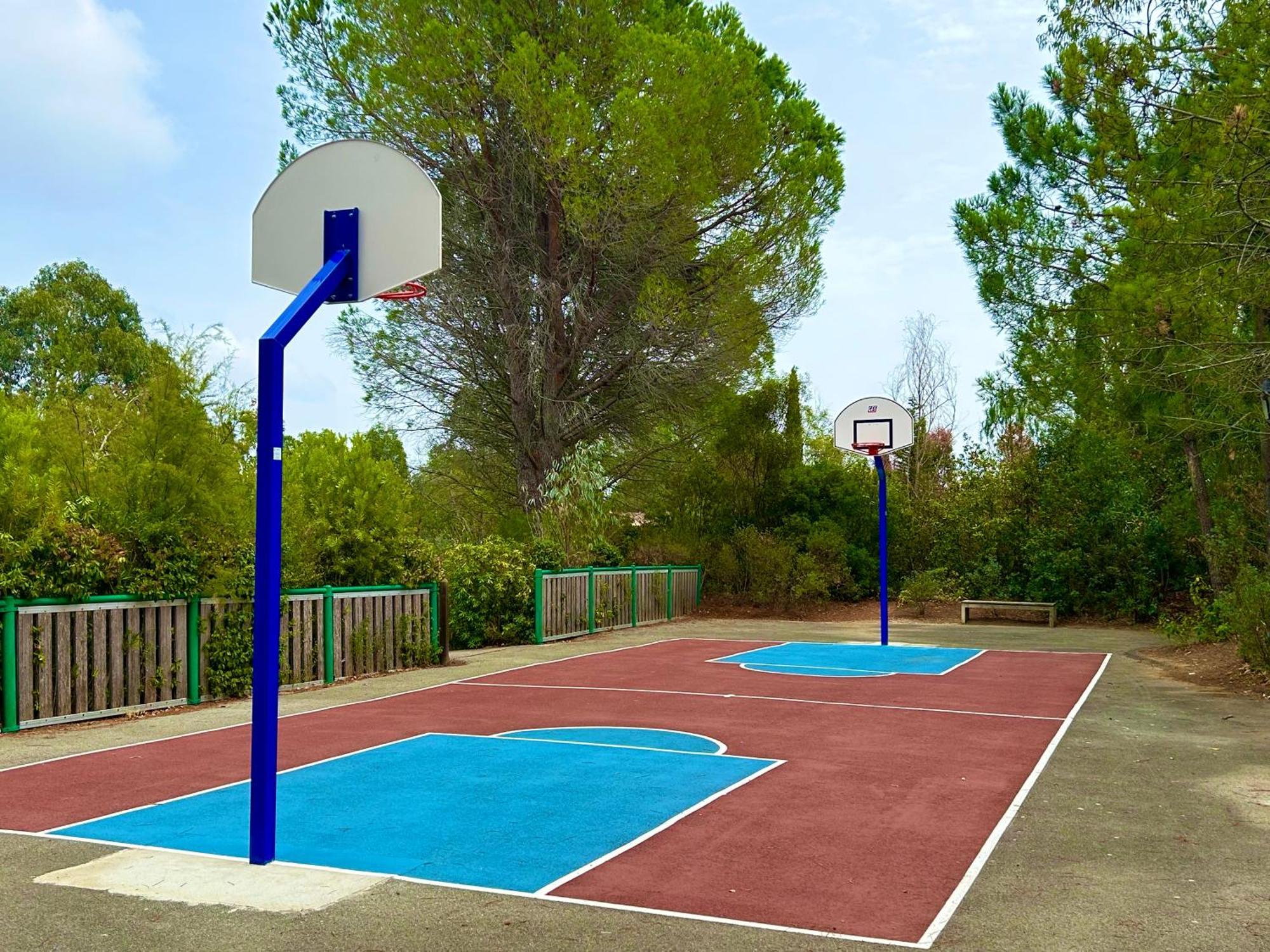 LES RESTANQUES vue mer et jardin accès piscine Grimaud Esterno foto